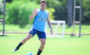 Grêmio projeta mudanças com Arthur, Tetê e Marlon no time titular contra o São Paulo