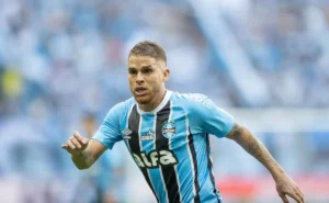 Grêmio: rescisão de Cuéllar custará R$ 13 milhões e está fora dos planos de Luís Castro