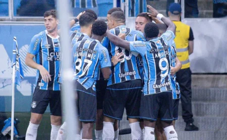 Grêmio supera Atlético Mineiro com vantagem numérica no Brasileirão
