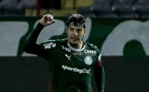 Gustavo Gómez marca, amplia vantagem do Palmeiras e se destaca contra o Vitória: “Melhor zagueiro”