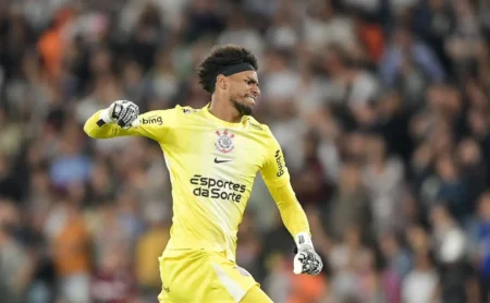 Hugo Souza cobra postura agressiva do Corinthians no Derby e admite inferioridade financeira frente ao Palmeiras