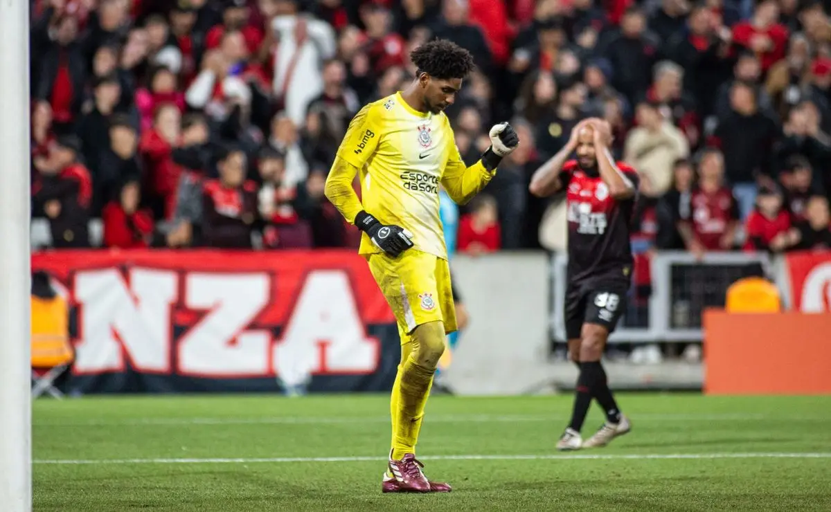 Hugo Souza, invicto contra o Athletico-PR, pode ser o trunfo do Corinthians no Brasileirão Hugo Souza, invicto contra o Athletico-PR, pode ser o trunfo do Corinthians no Brasileirão
