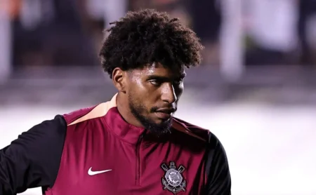 Hugo Souza elogia Flamengo e compara dedicação ao Corinthians: “faz de tudo pelo Clube”