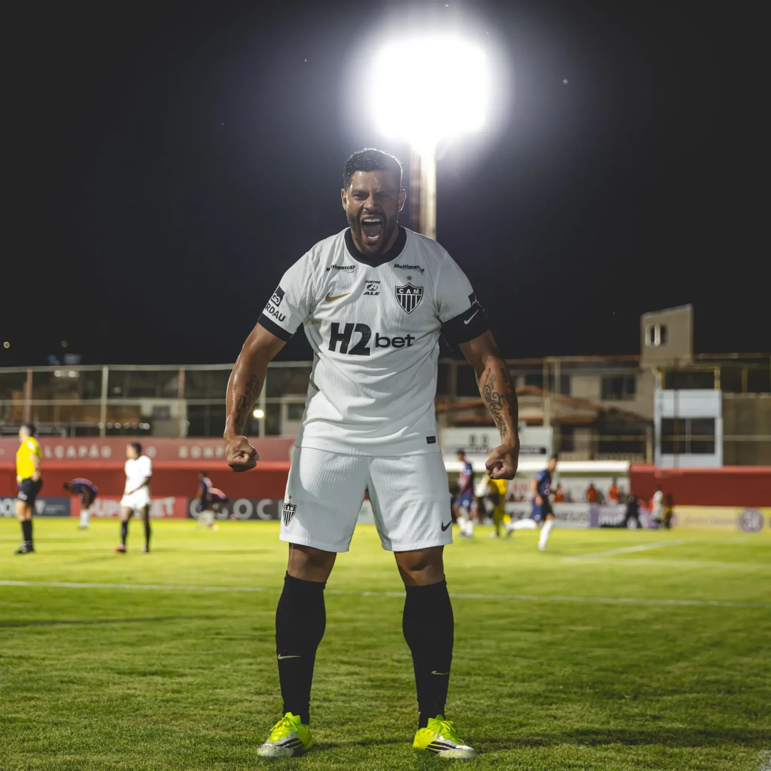 Hulk marca três gols pelo Atlético-MG e lamenta dispensa de Sampaoli: "Jogadores têm parcela de culpa"