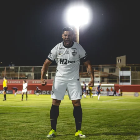 Hulk marca três gols pelo Atlético-MG e lamenta dispensa de Sampaoli: "Jogadores têm parcela de culpa"