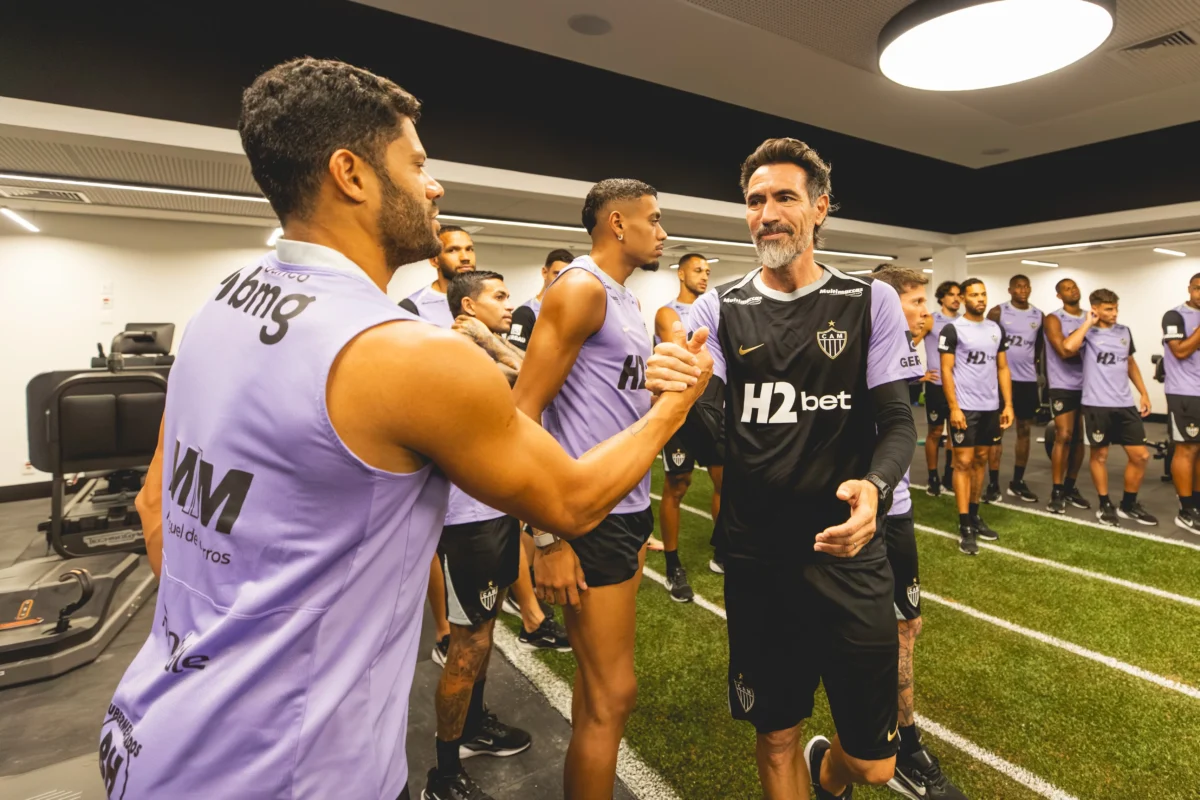 Hulk se aproxima de 300 jogos pelo Atlético-MG e recebe elogios do novo técnico