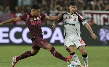 Imprensa argentina exalta vitória do Lanús sobre o Flamengo: “Tão impressionante quanto o time brasileiro” Imprensa argentina exalta vitória do Lanús sobre o Flamengo: “Tão impressionante quanto o time brasileiro”
