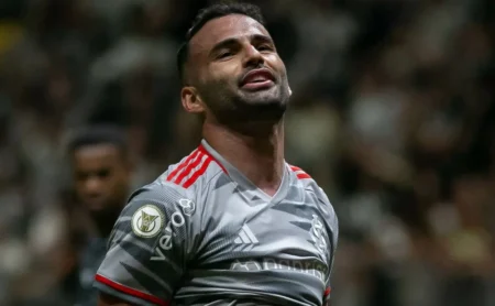 Inter reajusta planos, mantém Thiago Maia e negocia renovação com o volante