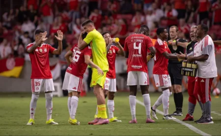 Internacional busca zagueiro canhoto para reforçar o elenco com Pezzolano