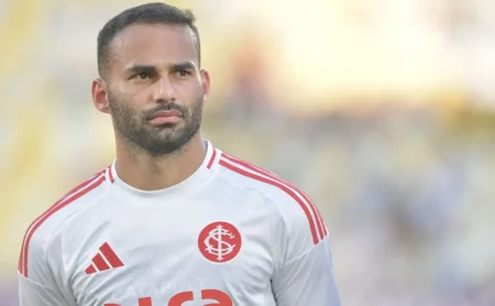 Internacional avança em renovações de Vitinho e Thiago Maia, contrariando o Santos