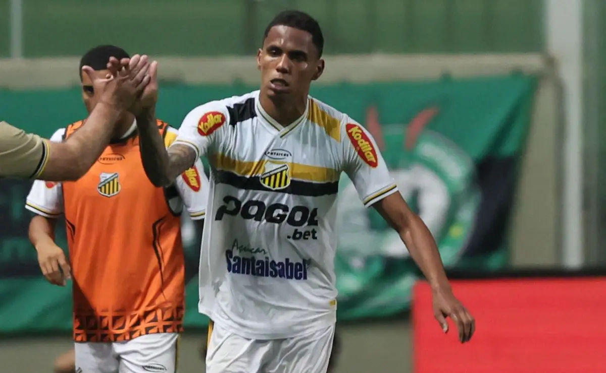 Internacional desiste de Dantas e busca Diego Carlos antes do fechamento da janela Internacional desiste de Dantas e busca Diego Carlos antes do fechamento da janela