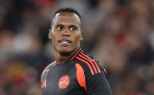 Jhon Arias recebe proposta de R$ 136 milhões do Flamengo; disputa com o Palmeiras define futuro