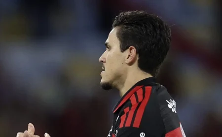 Jogadores de destaque do Flamengo demonstram insatisfação com a diretoria por descumprimento de promessas