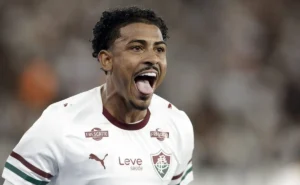 John Kennedy herda camisa 9 do Fluminense com a saída de Everaldo para o Bahia