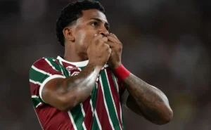 John Kennedy balança as redes em lance coletivo e Fluminense abre vantagem sobre o Bahia