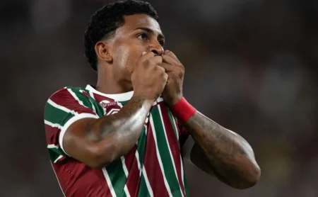 John Kennedy balança as redes em lance coletivo e Fluminense abre vantagem sobre o Bahia