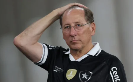 John Textor não se preocupa com juros de aporte após fim de transfer ban no Botafogo