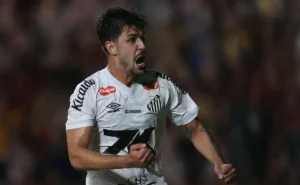 João Basso surge como opção no Santos após lesão de Frías e aposta em Vojvoda