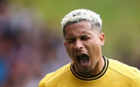 João Gomes recebe sondagens de Napoli e United e futuro no Flamengo é incerto.