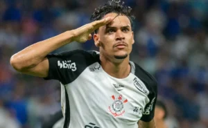 João Pedro Tchoca retorna ao Corinthians após negociação frustrada com o Torino e recebe apoio de Dorival