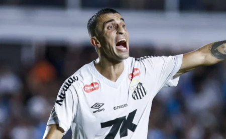 João Schmidt: permanência no Santos é prioridade para Vojvoda