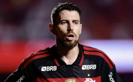 Jorginho espera reforçar o Flamengo contra o Lanús após retorno aos gramados Jorginho espera reforçar o Flamengo contra o Lanús após retorno aos gramados