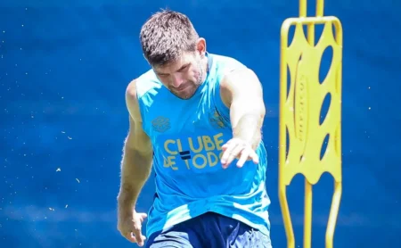 Kannemann treina e pode ser opção para Luís Castro em Grêmio x Botafogo.