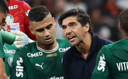 Lance controverso: 'Catimba' de Andreas no pênalti de Corinthians x Palmeiras não teve interferência do VAR, entenda.