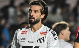Lautaro Díaz perde espaço no Santos e pode ser negociado, afirma Musetti: “Não há clima”
