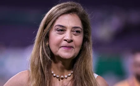 Leila Pereira defende Andreas e critica Memphis Depay: "Chutou mal e ponto"