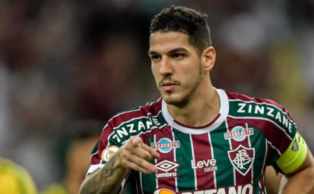 Leila Pereira negocia a contratação de Nino com sua equipe no Palmeiras