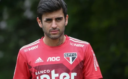 Liziero elogia Crespo e alerta sobre venda antecipada de jogadores do São Paulo Liziero elogia Crespo e alerta sobre venda antecipada de jogadores do São Paulo