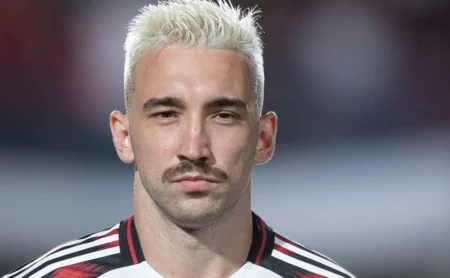 Léo Ortiz é criticado por erro em Lanús x Flamengo e gera revolta na torcida