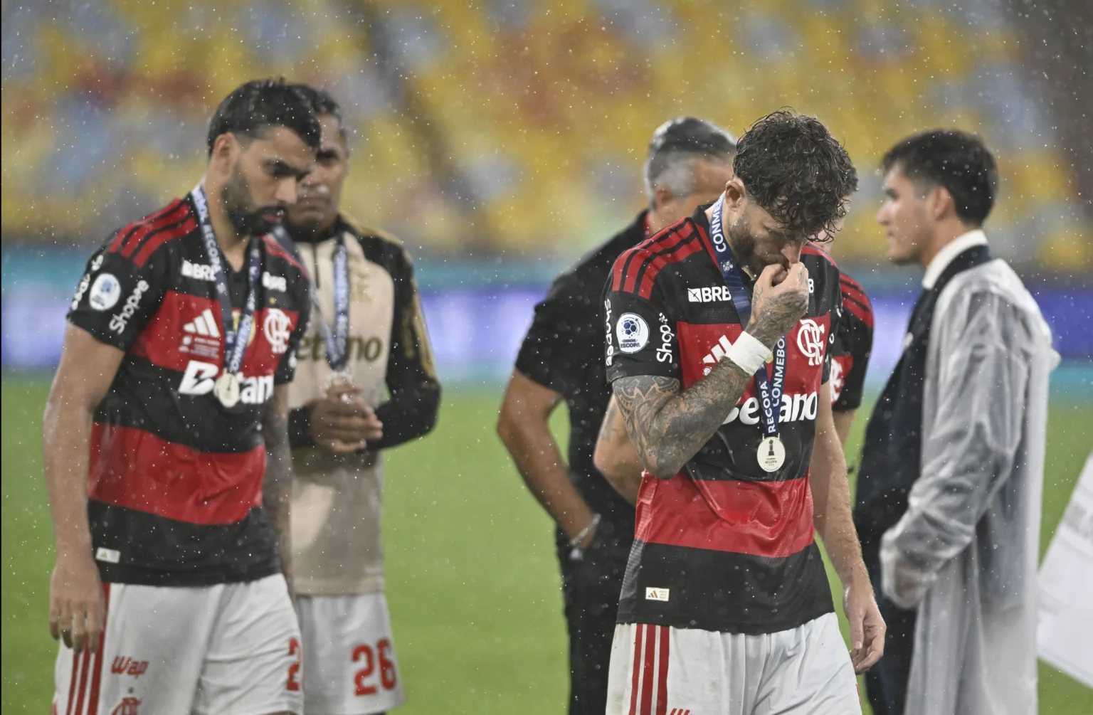 Léo Pereira avalia momento do Flamengo: "Há cobrança interna e diálogo com o presidente"
