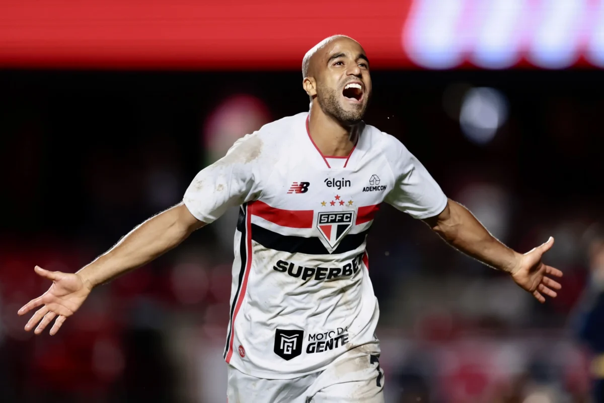 Lucas celebra retorno ao São Paulo: "Recuperado e feliz em jogar novamente"