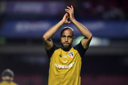 Lucas Moura busca igualar marcas do PSG em retorno ao São Paulo