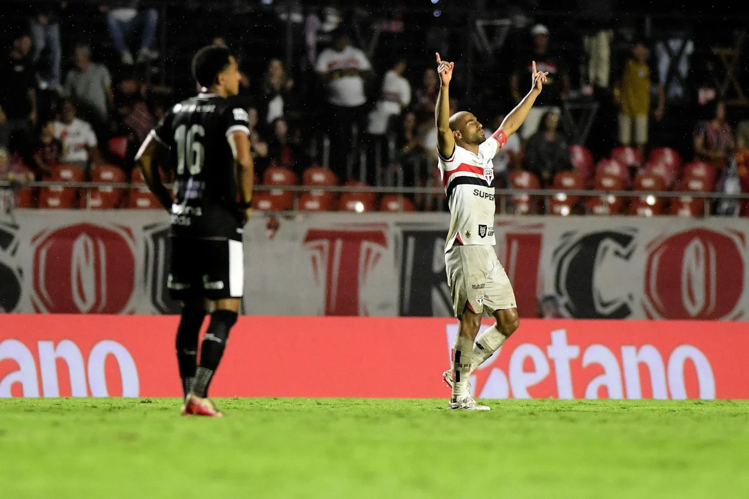 Lucas Moura, recuperado, inspira esperança no São Paulo: Sem limitações Lucas Moura, recuperado, inspira esperança no São Paulo: "Sem limitações"