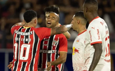 Lucas Moura destaca-se em vitória do São Paulo sobre o Red Bull Bragantino Lucas Moura destaca-se em vitória do São Paulo sobre o Red Bull Bragantino