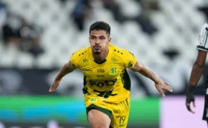 Lucas Ramon: Corinthians fez proposta antes do acerto com o São Paulo, e resposta vazou