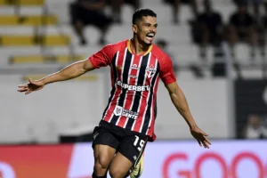 Lucas Ramon se destaca em testes físicos e impressiona no início pelo São Paulo