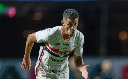 Lucas Ramon projeta duelo entre Bragantino e São Paulo e revela detalhes sobre sua chegada ao Tricolor Lucas Ramon projeta duelo entre Bragantino e São Paulo e revela detalhes sobre sua chegada ao Tricolor