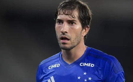 Lucas Silva pede paciência e ressalta evolução do Cruzeiro após empate: “Agora é passo a passo”