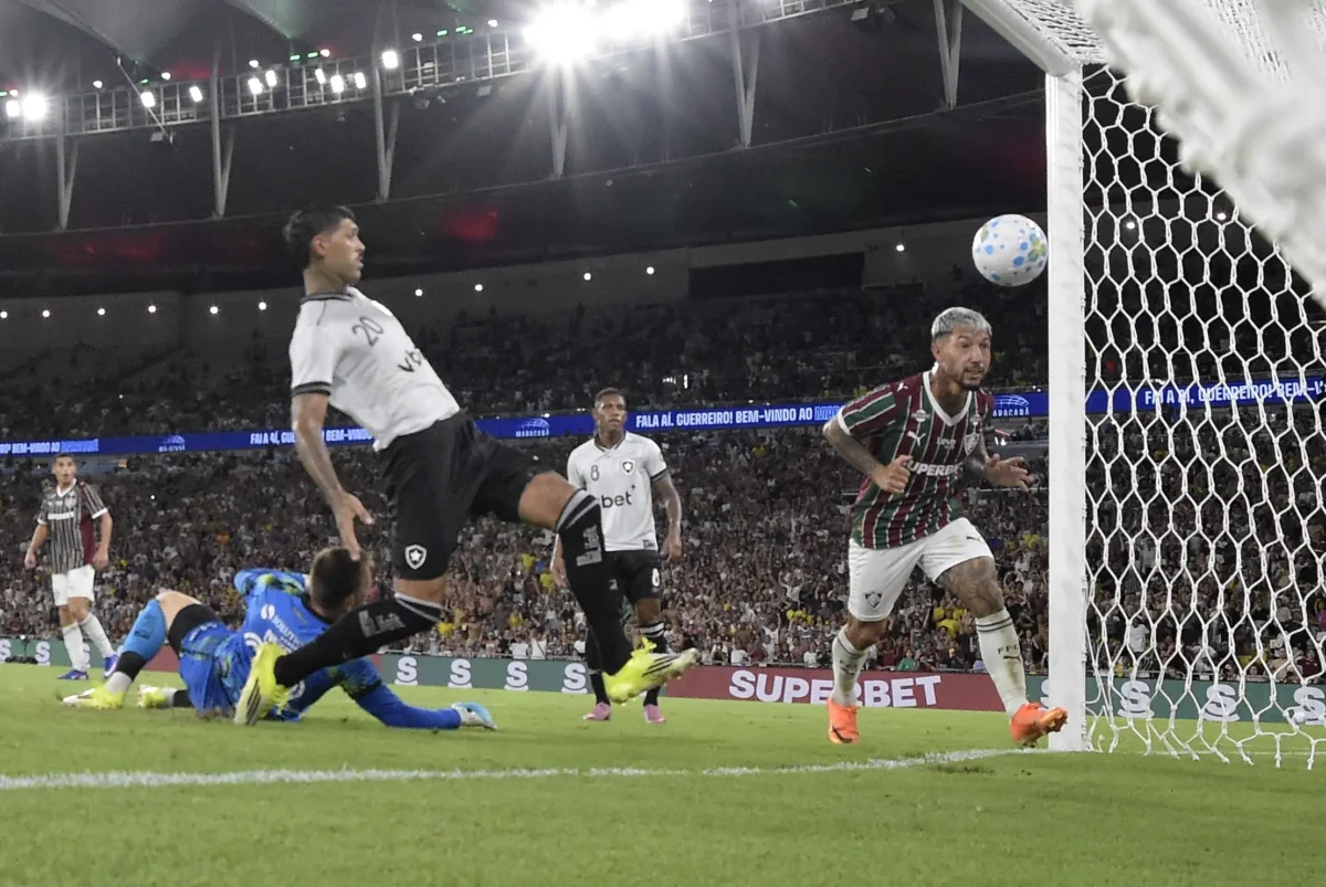 Lucho nega desentendimento com Zubeldía no Fluminense e celebra gol: "Pequenino fez outro de cabeça"