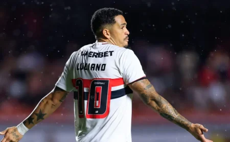 Luciano perde gol inacreditável em lance de São Paulo x Grêmio e expõe velocidade do time de Crespo
