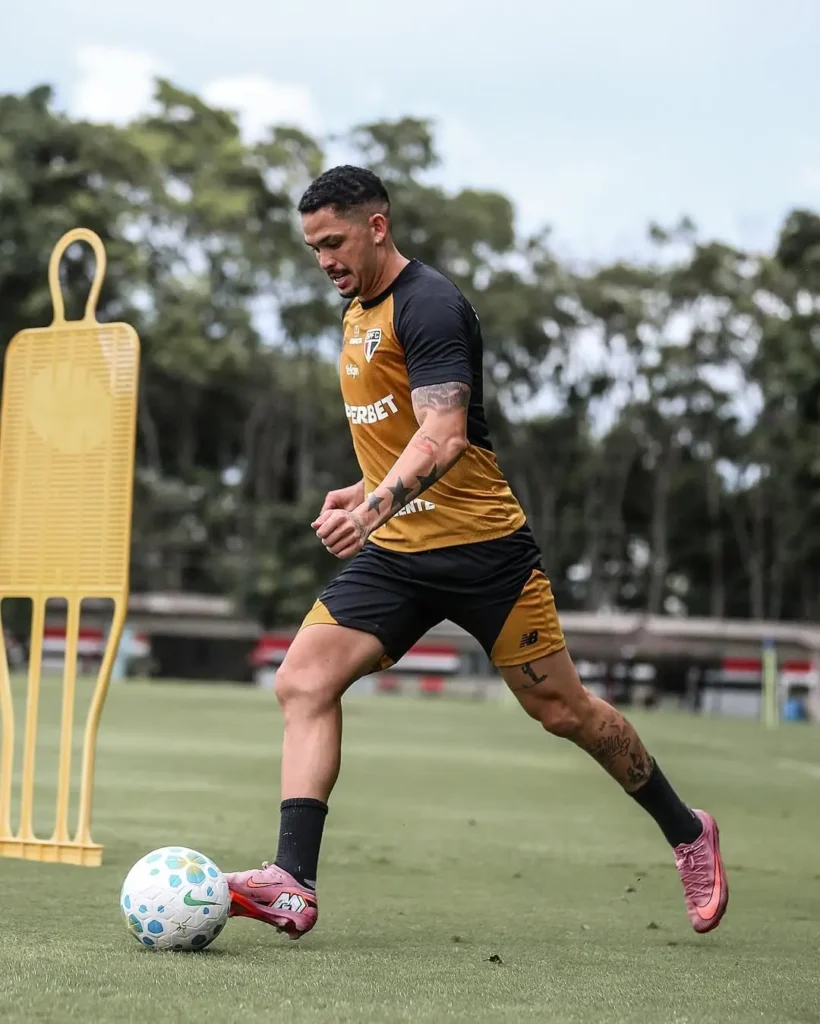Luciano retorna aos treinos e é opção contra o Primavera