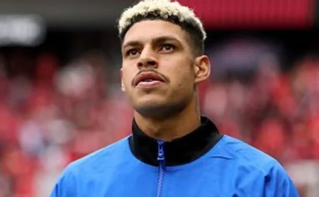 Luiz Henrique, ex-Botafogo, revela os motivos de não ter jogado no Flamengo e detalha os bastidores da negociação.