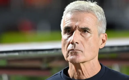 Luís Castro define futuro no Grêmio em jogo decisivo contra o Juventude