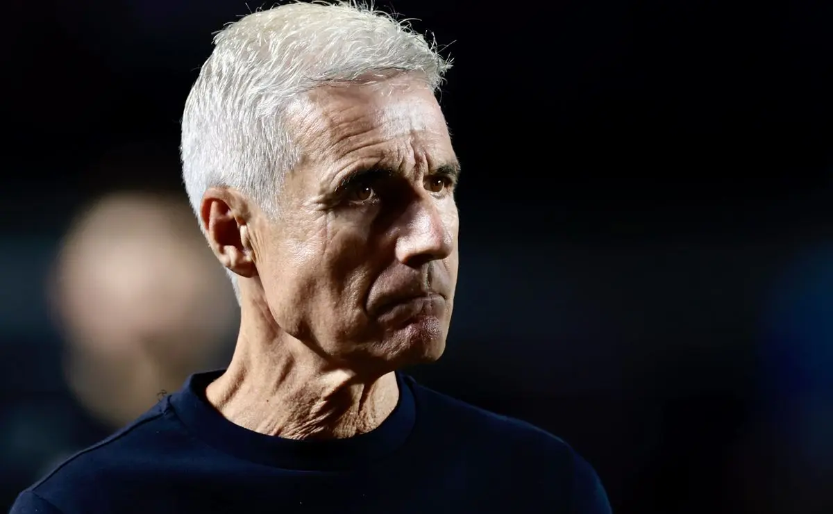 Luís Castro responde a Pezzolano sobre favoritismo do Grêmio: “Não vale a pena” Luís Castro responde a Pezzolano sobre favoritismo do Grêmio: “Não vale a pena”