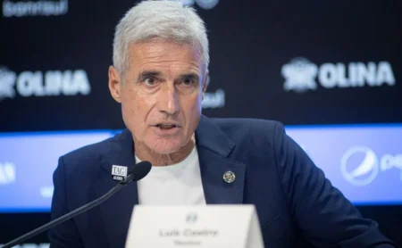 Luís Castro analisa o Internacional e projeta a escalação do Grêmio para o GreNal Luís Castro analisa o Internacional e projeta a escalação do Grêmio para o GreNal