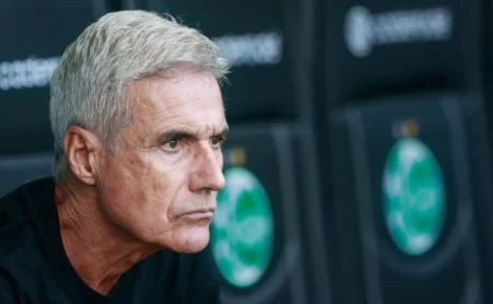 Luís Castro define a base do Grêmio para o Gre-Nal 450 e mantém dúvida no ataque